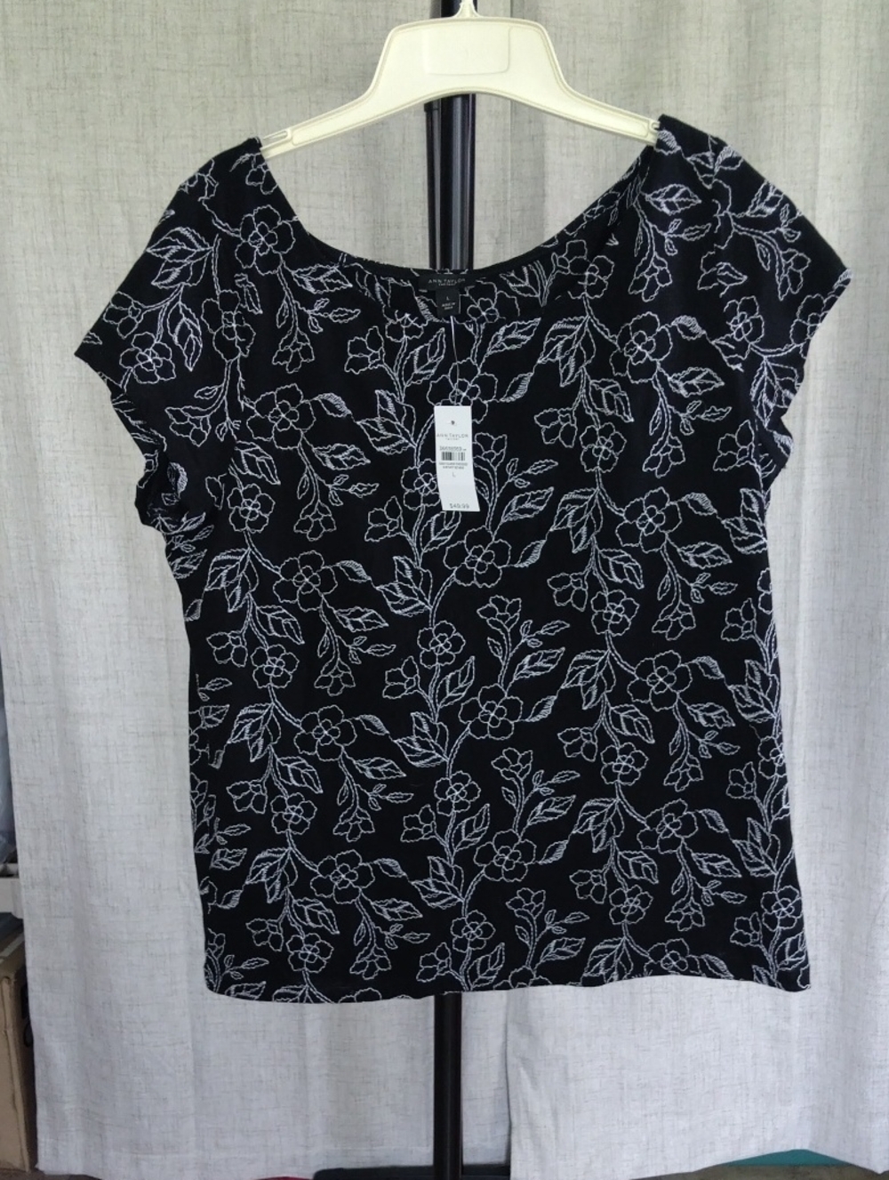 Ann Taylor Factory Black Floral Cap-Sleeve Top - Women Large